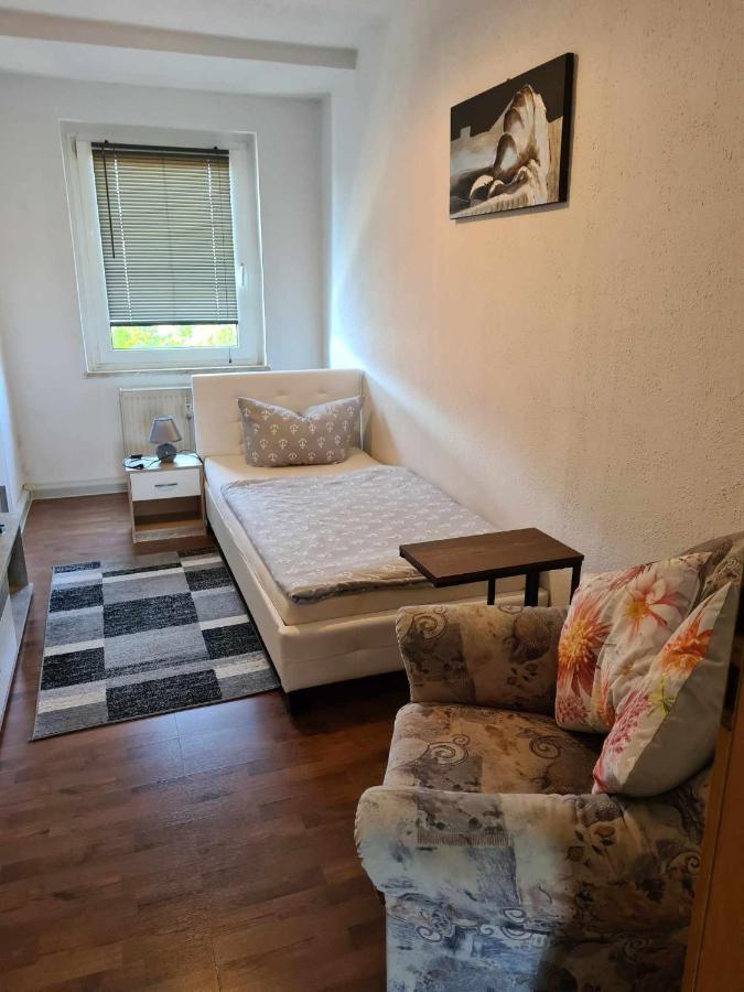 Kleine Wohnung Fuer Monteure Und Dienstreisen Zwickau Exteriör bild